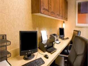 Comfort Dulles Airport Hotel 3*