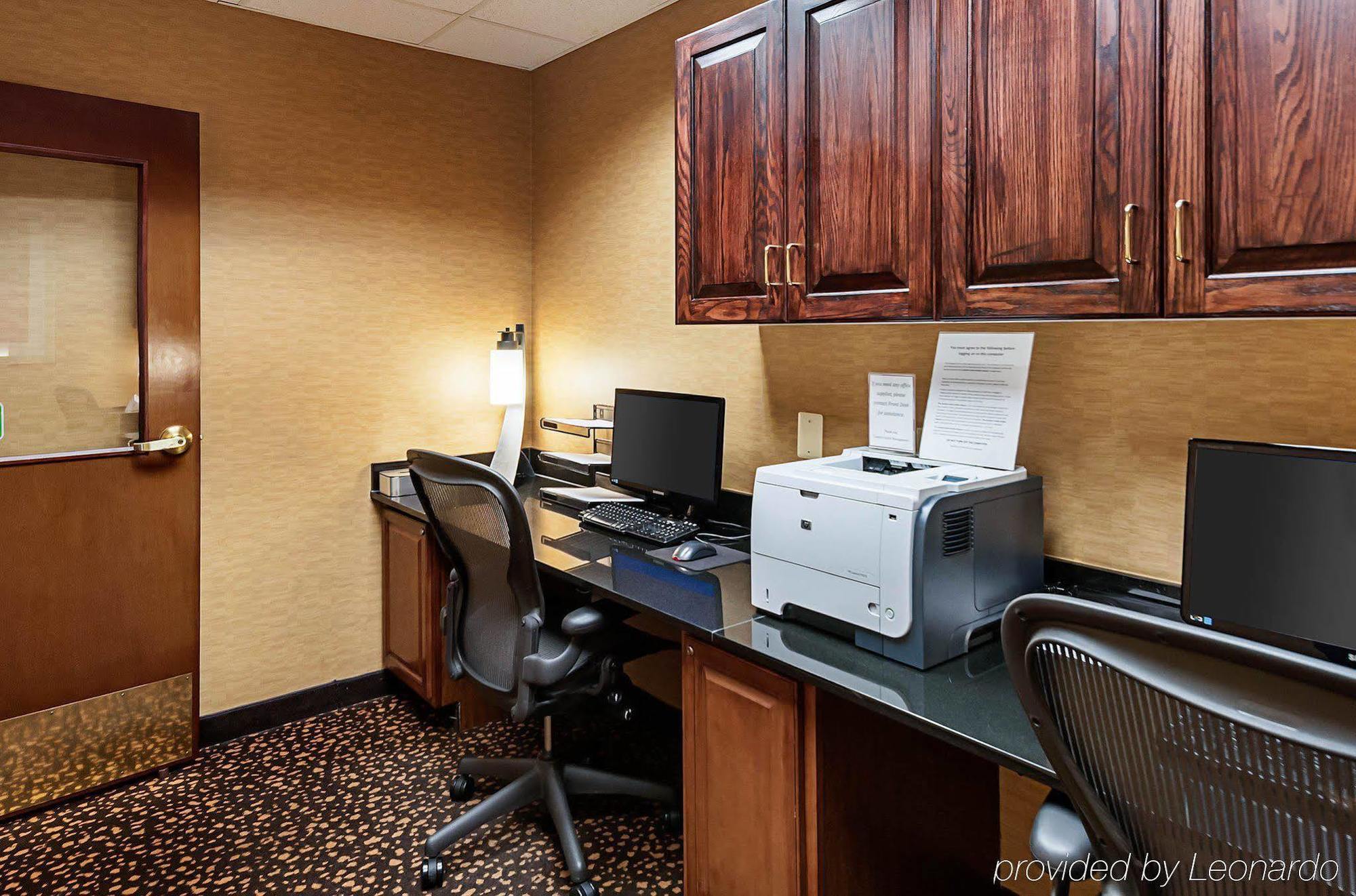 Comfort Dulles Airport Hotel 3*