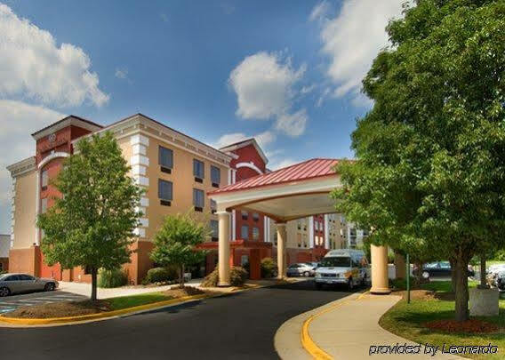 Comfort Dulles Airport Hotel 3*